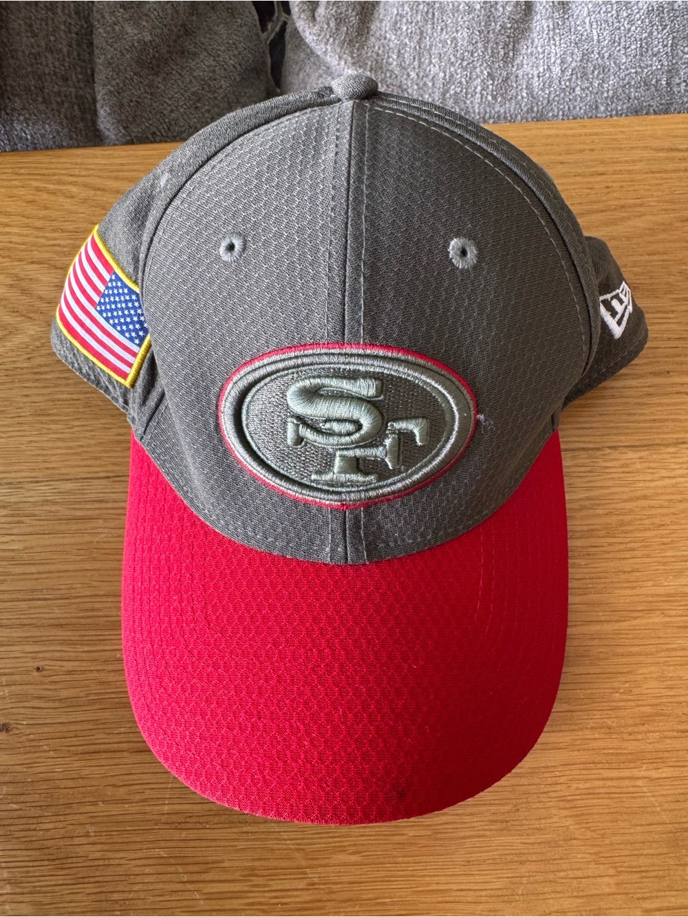 New Era NFL San Francisco 49ers Football Cap Gray Red Medium/Large Licensed 2017